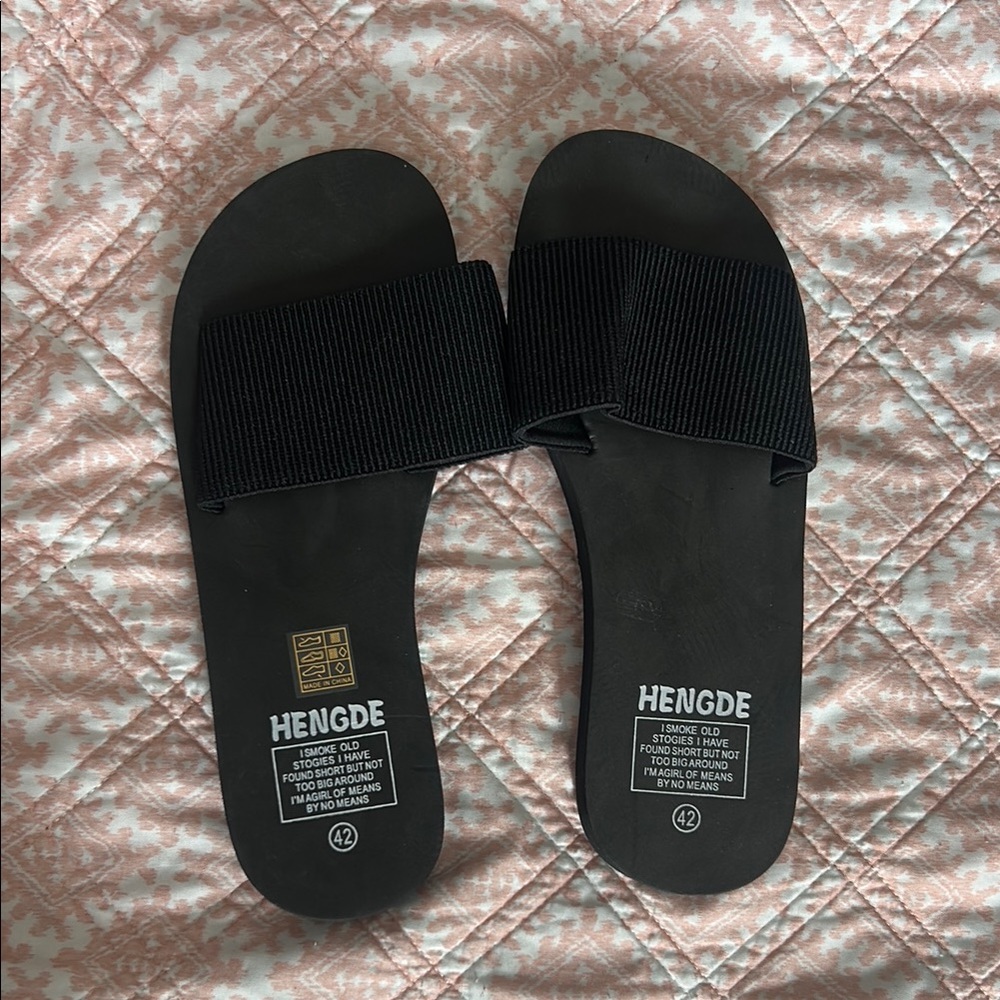 Hengde Black Slide Sandals